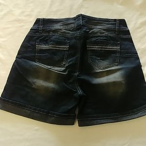 BE-GIRL Shorts - Shorts BE-GIRL Shorts - Shorts